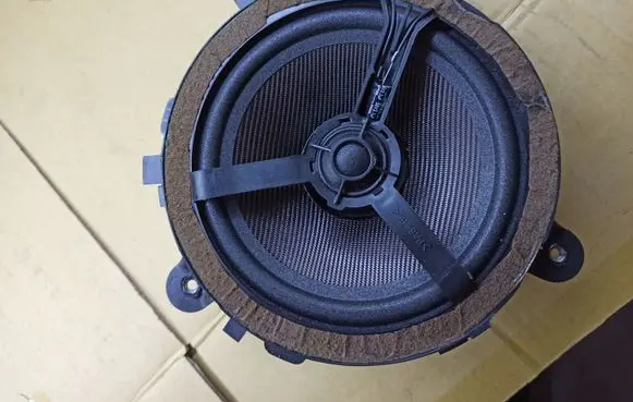 Volvo XC90 Rear door speaker 8633110