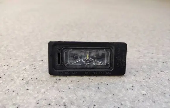 Volkswagen Tiguan Number plate light 5NA94302122 5NA943021