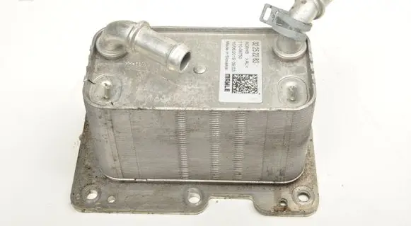 Volvo XC60 Engine oil radiator 32252283