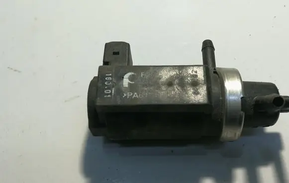 Audi A4 S4 B5 8D Turbo solenoid valve 72290302