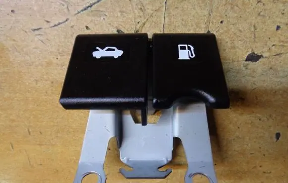 Nissan Qashqai Engine bonnet (hood) release handle