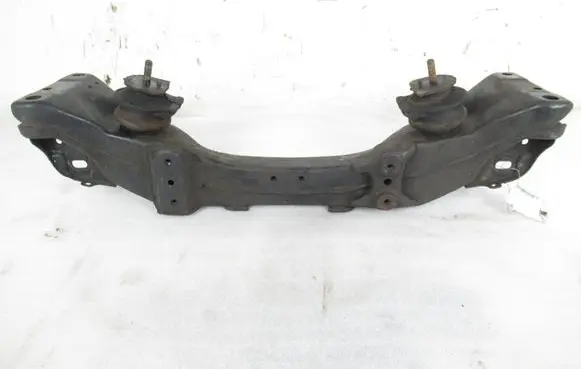 Lexus IS 200-300 Engine mounting bracket 