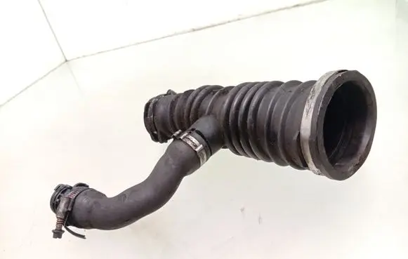 Ford Focus C-MAX Turbo air intake inlet pipe/hose 3M519A673M