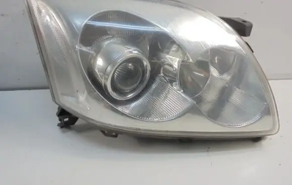 Toyota Avensis Verso Headlight/headlamp 20A369R
