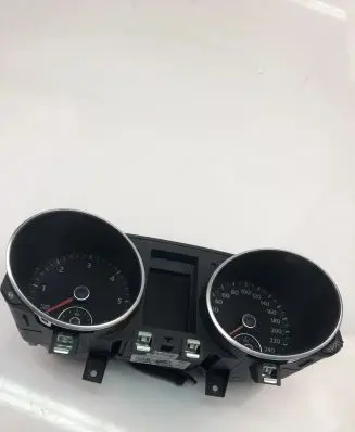 Volkswagen Golf VII Speedometer (instrument cluster) 5K0920872A