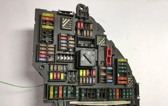 BMW 5 F10 F11 Fuse module 9252813 1703345