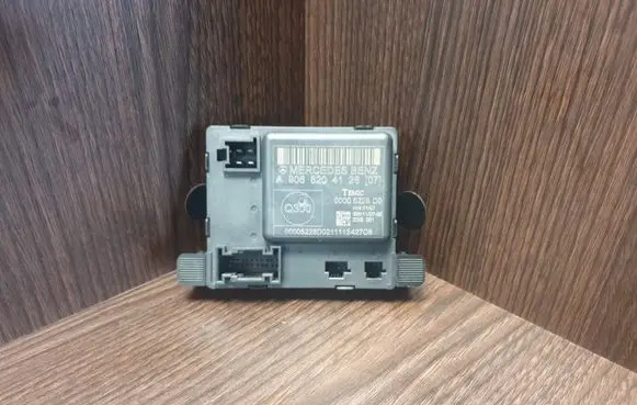 Mercedes-Benz Sprinter W906 Door control unit/module 9068204126