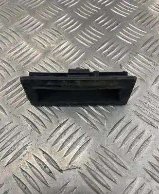 Tailgate opening switch