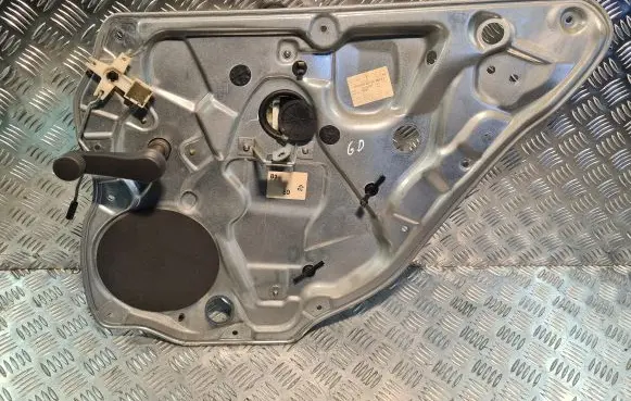 Rear window lifting mechanism without motor