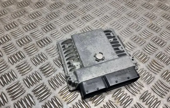 Volkswagen Golf VI Engine control unit/module 03F906070BJ 5WP44615 03F906070
