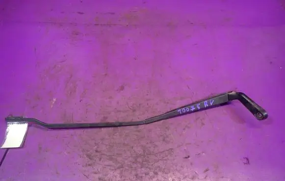 Volkswagen Golf IV Front wiper blade arm