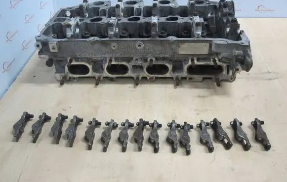 Mitsubishi L200 Engine head 