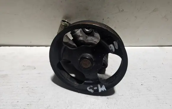 Mazda 3 I Power steering pump 4706852
