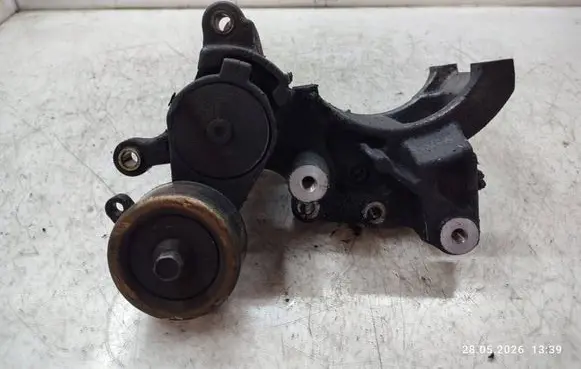 Toyota Land Cruiser (J120) Generator/alternator bracket 