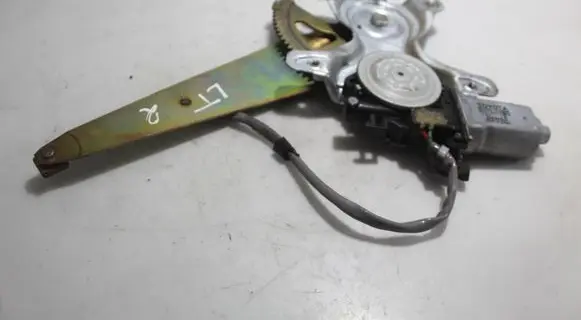 Lexus IS 200-300 Rear window lifting mechanism without motor
