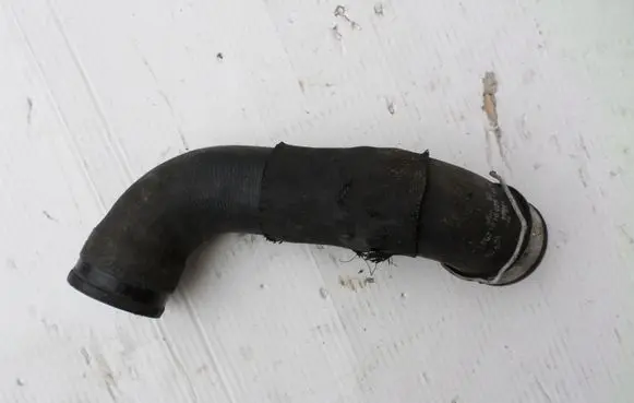 Mercedes-Benz E W211 Intercooler hose/pipe A2115200401