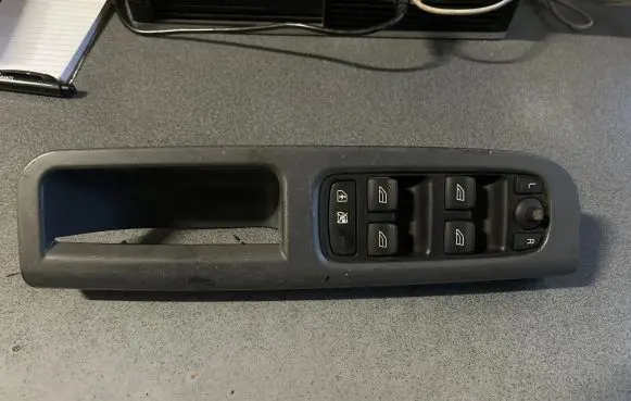 Volvo V50 Electric window control switch 30710788