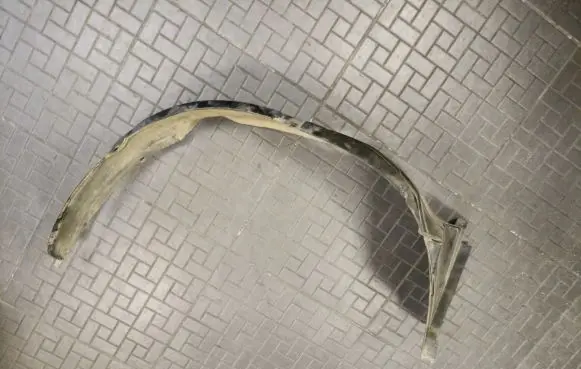 Front wheel arch liner splash guards