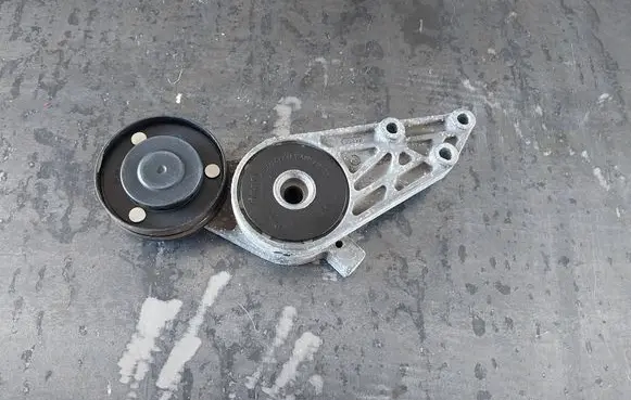 Skoda Superb B5 (3U) Generator/alternator belt tensioner 058903133