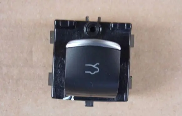 Alfa Romeo Stelvio Tailgate/boot open switch button 01561170210 1561170210