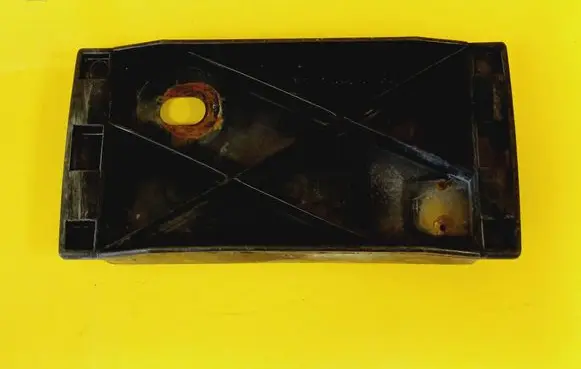 Rear bumper mounting bracket