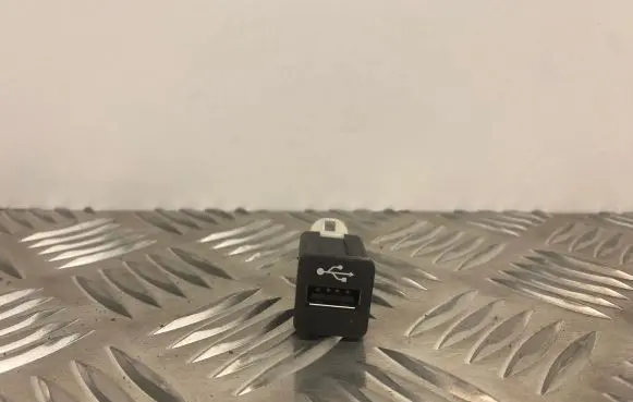 BMW 5 F10 F11 USB socket connector 9237656