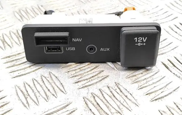 Land Rover Discovery Sport USB socket connector FK7219C166BD