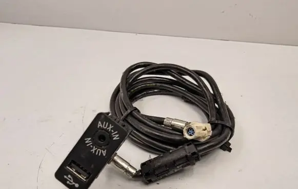 BMW 3 F30 F35 F31 AUX in-socket connector 9229246 84109229246