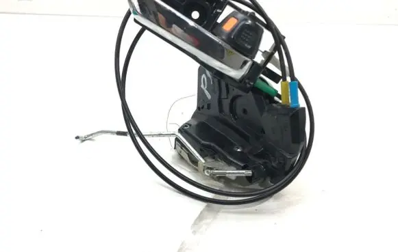 Suzuki Baleno IV Front door lock