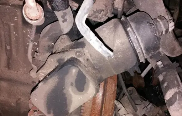 Ford Fusion Oil filter cover 