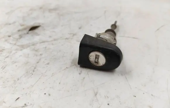 Volkswagen Touran I Front door lock (next to the handle) 1T0837167A