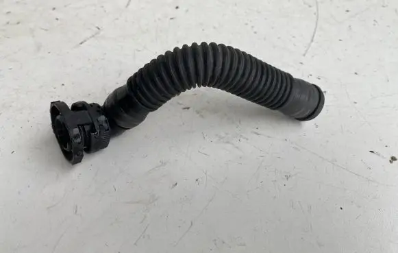 Volkswagen Golf VII Engine coolant pipe/hose