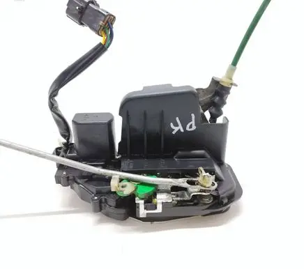 KIA Sorento Front door lock A045246