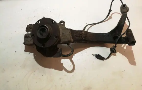 Volkswagen PASSAT B5 Front wheel hub spindle knuckle