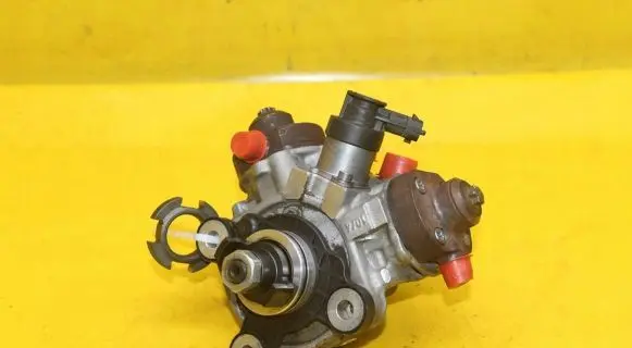 Volvo XC60 Fuel injection high pressure pump 31272896