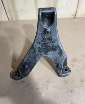 Audi A4 S4 B7 8E 8H Engine mounting bracket 8E0199308AF 89901 AIS112C01