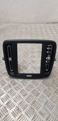 Volvo XC40 Radio/GPS head unit trim 31442628