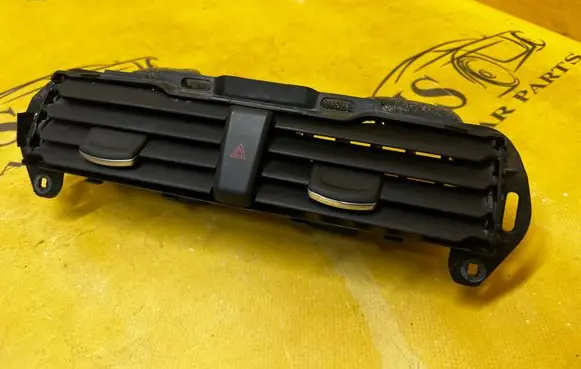 Ford Fusion II Dash center air vent grill DS73-19K617-A DS7319K617A