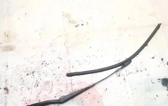 Volvo V50 Front wiper blade arm 31253996