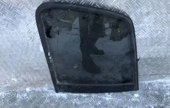 Volkswagen Touran I Rear side window
