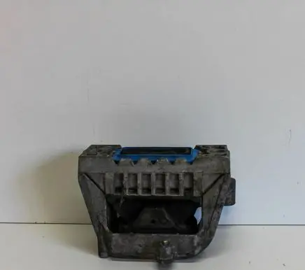 Volkswagen PASSAT B6 Engine mount bracket 1K0199262P