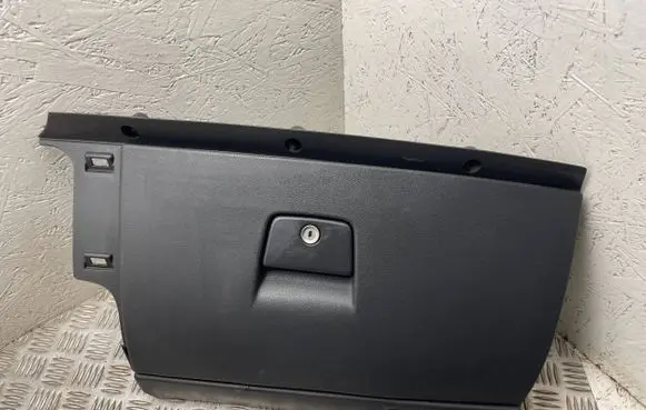 Volvo V50 Glove box 8626141