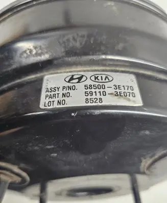 KIA Sorento Brake booster 585003E170