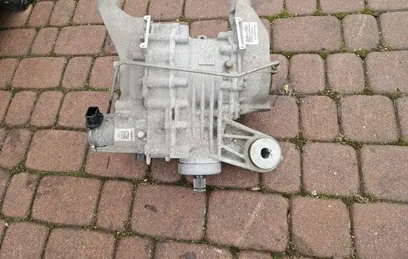 Opel Insignia B Rear gearbox reducer/haldex oil pump 84672961