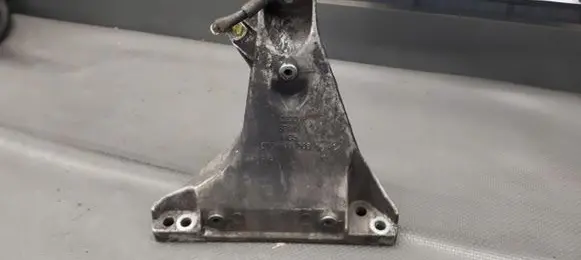 Audi A4 S4 B5 8D Engine mounting bracket 8D0199308L