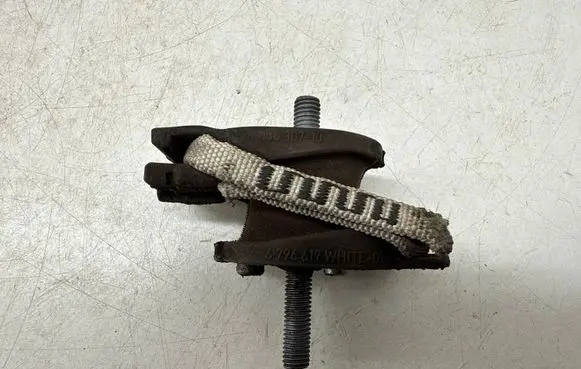 BMW 1 F20 F21 Gearbox mount 6796619