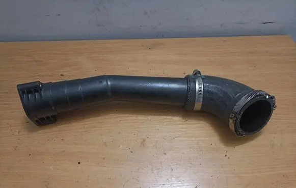 Volkswagen Transporter - Caravelle T6 Turbo air intake inlet pipe/hose 04L145762BK 04L145822