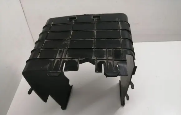 Volkswagen PASSAT B7 Battery box tray cover/lid 3C0915335