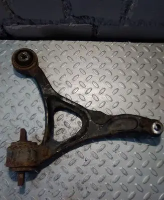 Volvo XC90 Front lower control arm/wishbone 8645614