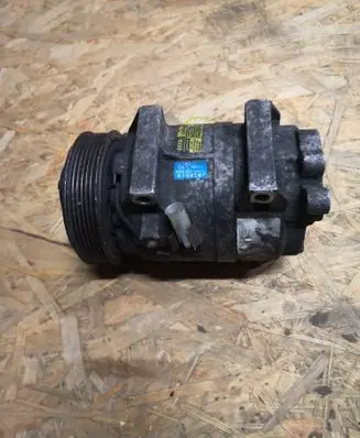 Volvo XC70 Air conditioning (A/C) compressor (pump) 8708581